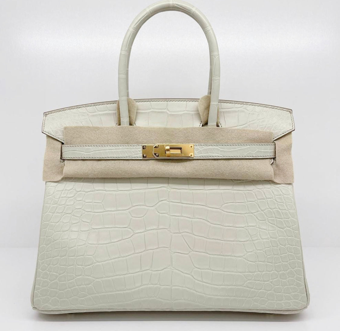 Hermès Birkin 30 Beton Matte Alligator Gold Hardware - A  Hermes birkin,  Hermes bag birkin, Hermes birkin handbags
