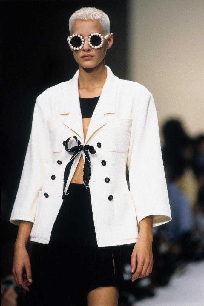 Chanel Vintage Spring Summer 1994 Iconic Runway Faux Pearl Round